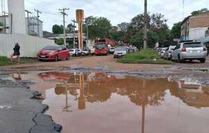 Baches generan quejas en distintos barrios de Ciudad del Este - ABC en el Este - ABC Color