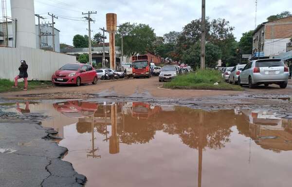 Baches generan quejas en distintos barrios de Ciudad del Este - ABC en el Este - ABC Color
