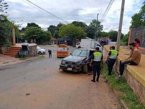 Accidente en Villarrica: camioneta impacta contra muro y deja un herido