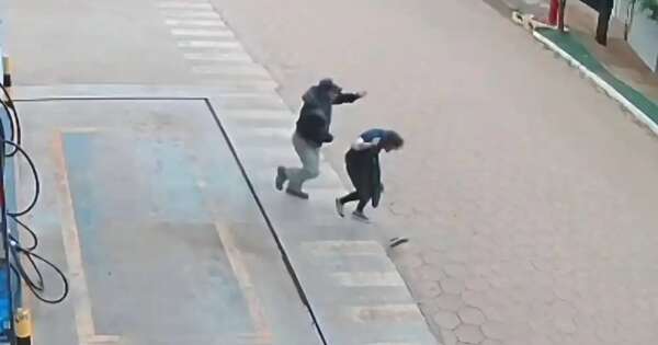 La Nación / Concepción: detienen a hombre que agredió brutalmente a su expareja en plena calle
