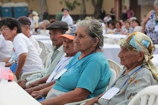 Programa Adultos Mayores tendrá 30.000 nuevos beneficiarios en 2026 - Noticiero Paraguay