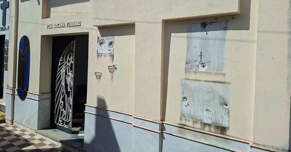 Diario HOY | Roban placas de bronce del panteón de Argaña