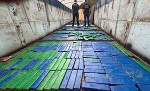Detienen a camionero paraguayo con 3,5 toneladas de marihuana  - ABC en el Este - ABC Color