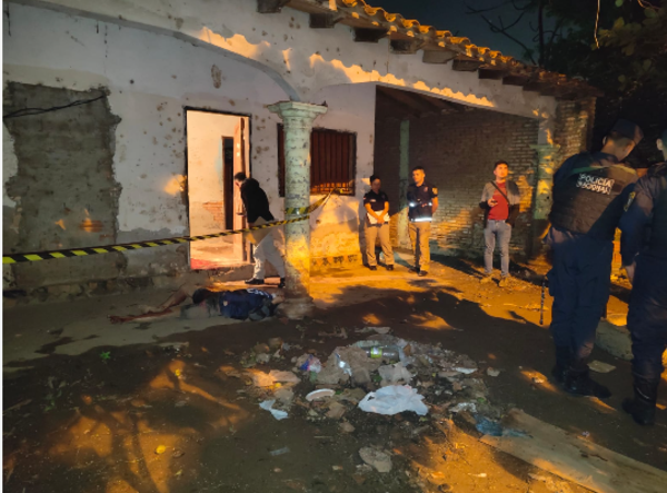 Hallan cuerpo apuñalado en barrio San Cayetano