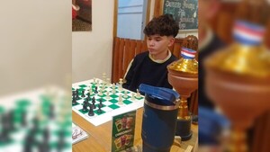 Promesa del ajedrez busca apoyo para costear su viaje a competencia