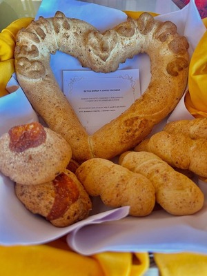 Popular / Chipero cheto ya envió el regalo nupcial para Betha chipas con picardía y sarcasmo