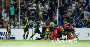Versus / Olimpia choca contra su realidad ante Recoleta y llega golpeado al clásico