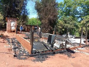 Incendio destruye por completo vivienda en Obligado