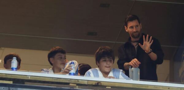 Messi miró desde la tribuna primer amistoso: rumores sobre Inter Miami y refuerzos juveniles