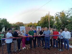 Inauguran tramo de pavimento empedrado en el barrio Jardín de Cambyretá