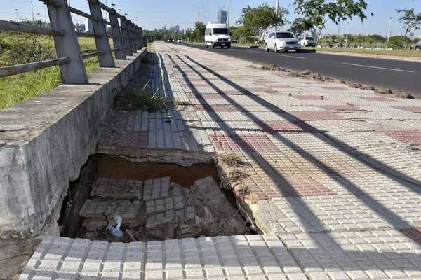 Accidentes de ciclistas: Seis meses después, Costanera Norte sigue siendo trampa mortal  - Nacionales - ABC Color