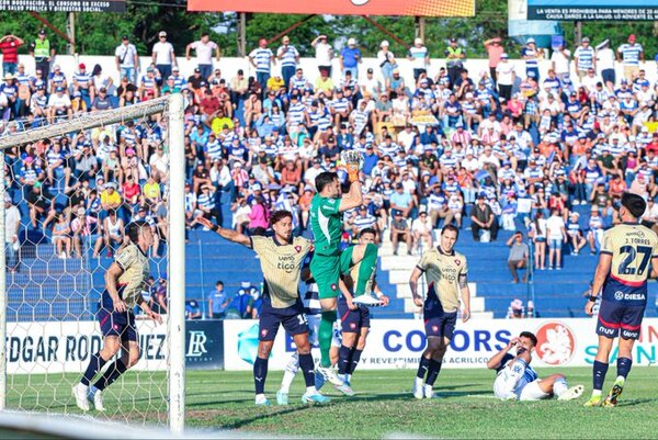 2 de Mayo y Cerro no pudieron romper el cero en la Terraza del país - La Tribuna