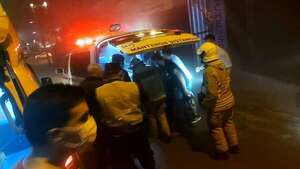 Tensión en Ciudad del Este: incendio y personas atrapadas tras una violenta riña en un edificio - Policiales - ABC Color