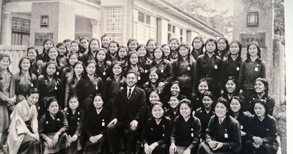 La Nación / La tragedia de las enfermeras niñas de las cuevas de Okinawa