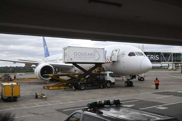 Suspenden los vuelos a Cusco durante 12 horas por trabajos de mantenimiento del aeropuerto - Mundo - ABC Color