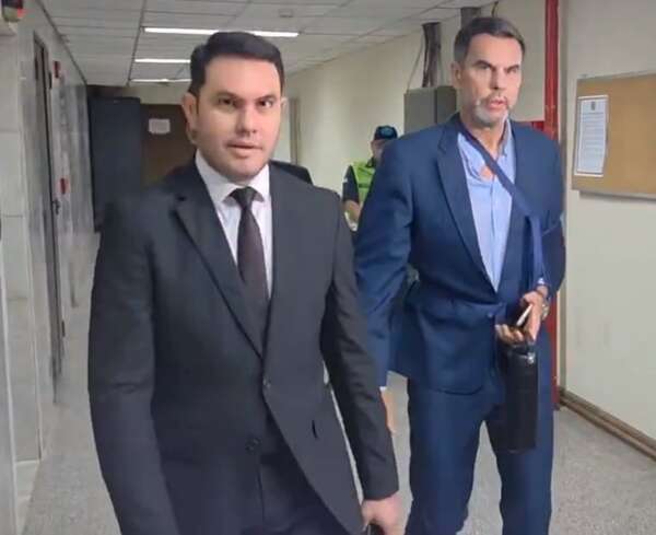 Hernán Rivas se expone a 5 años de cárcel por caso título falso de abogado - Nacionales - ABC Color