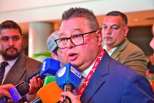 Leite levantamiento de sanciones a Horacio Cartes reparación