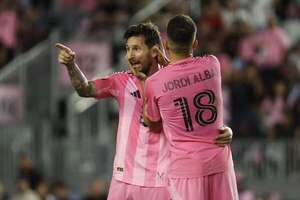 Messi guía triunfo del Inter Miami y rinde tributo a Alba - Fútbol Internacional - ABC Color