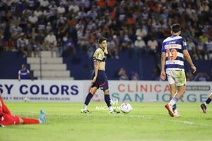 Versus / "No coincido que sea por falta de confianza, es un goleador"