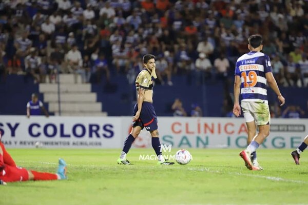 Versus / "No coincido que sea por falta de confianza, es un goleador"