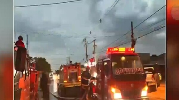 Coronel Oviedo: Incendio de gran magnitud destruye local de repuestos