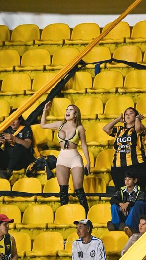 Popular / ¡El Club Guaraní cumplió 122 años y su madrina lo festeja así!