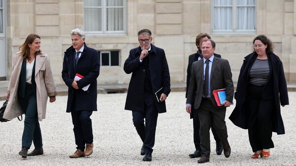 Macron nombra a un gobierno francés con políticos y técnicos