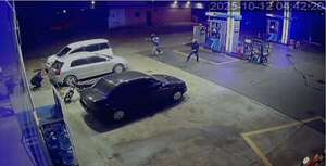 Policía ahuyenta a tiros cuatro asaltantes en una estación de servicios de Capiatá - Policiales - ABC Color