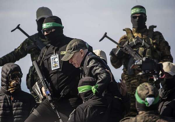 Inminente liberación de rehenes israelíes en Gaza antes de cumbre en Egipto  - Mundo - ABC Color