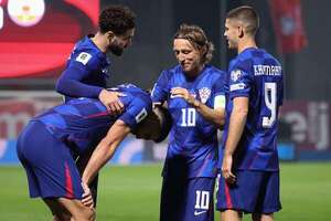 Modrić dirige y Croacia pone un pie y medio en el Mundial - Fútbol Internacional - ABC Color
