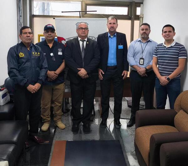 Exdiputado checo condenado por fraude es extraditado a su país