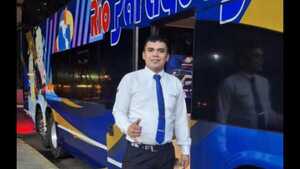 Guarda de colectivo bajó a revisar un ruido raro y falleció atrapado entre los neumáticos