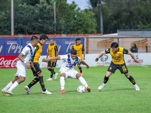 Sobre el final, se le escapó la victoria al Aborigen - trece