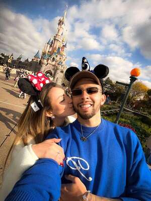 Julio Enciso y Melissa Cardona, felices en Disneyland París - Gente - ABC Color
