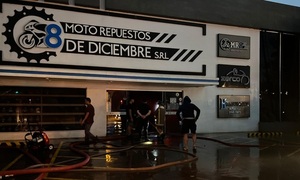 Tras 20 horas, incendio causó destrucción total de un depósito de lubricantes en Coronel Oviedo - OviedoPress