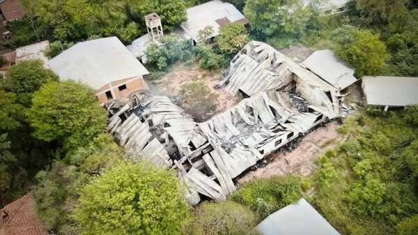 Incendio consume excolegio cuyo predio está en disputa judicial en Limpio - Nacionales - ABC Color