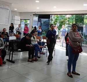 Popular / Pacientes oncológicos lalaron frente al Hospital Regional de CDE