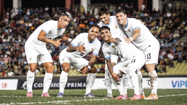 Uruguay le da el primer golpe a Fabio Cannavaro