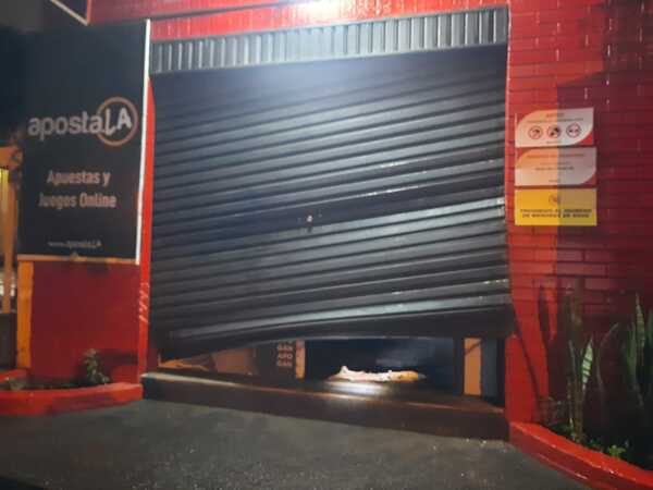 Popular / Ladrones vaciaron casa de apuestas