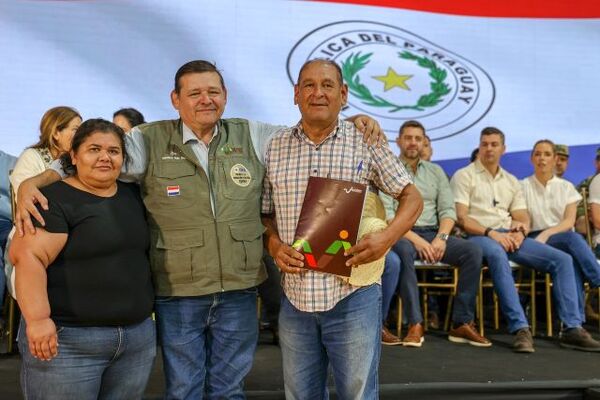 Histórico paso en Marina Cué: Gobierno entregará primeros títulos de propiedad