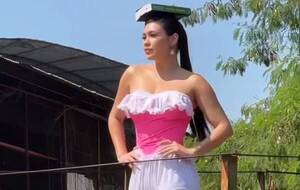 Laurys nda'ijái en desfile de la chetada y anunció que va a organizar su propio "Iconic Fashion Week"