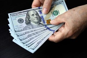 Mercado de cambio y divisas con superávit luego de siete años