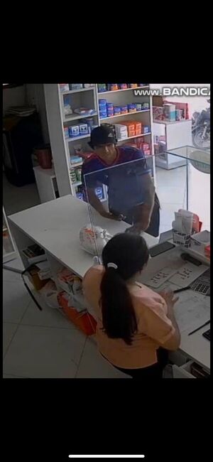 Hombre estafa en farmacia y se da a la fuga en moto - Concepción al Día