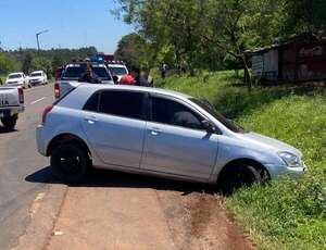 Tras persecución recuperan auto denunciado como hurtado, pero conductor huyó de la Policía - Policiales - ABC Color