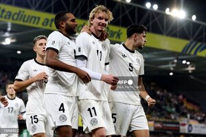 Versus / Alemania sufre pero logra un triunfo estratégico ante Irlanda del Norte