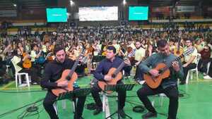 Unas 1.000 guitarras sonaron en homenaje a Mangoré en San Juan Bautista