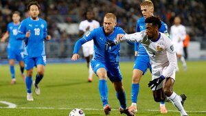 Francia cede un empate ante Islandia y tiene que esperar