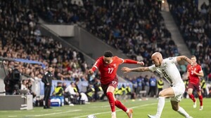 Suiza aburre y aplaza su clasificación
