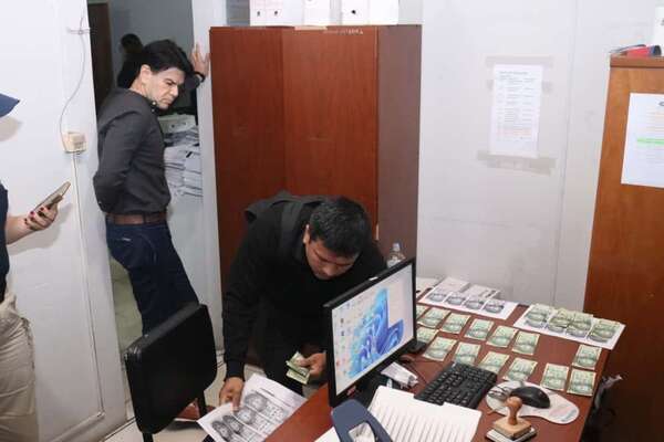 Popular / Fiscal y su asistente, detenidos por millonario pedido de coima para “ayudar” a procesado