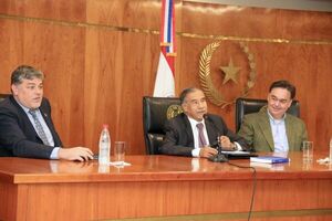 Ministro Ramírez Candia disertó sobre los límites constitucionales al ejercicio del poder punitivo del Estado